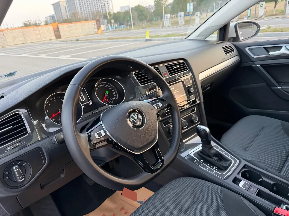 2018 Volkswagen Golf 1.6L 110HP L4 6AT,autocango,china used car exporter,china ev exporter,chinese used car exporter,chinese used ev exporter