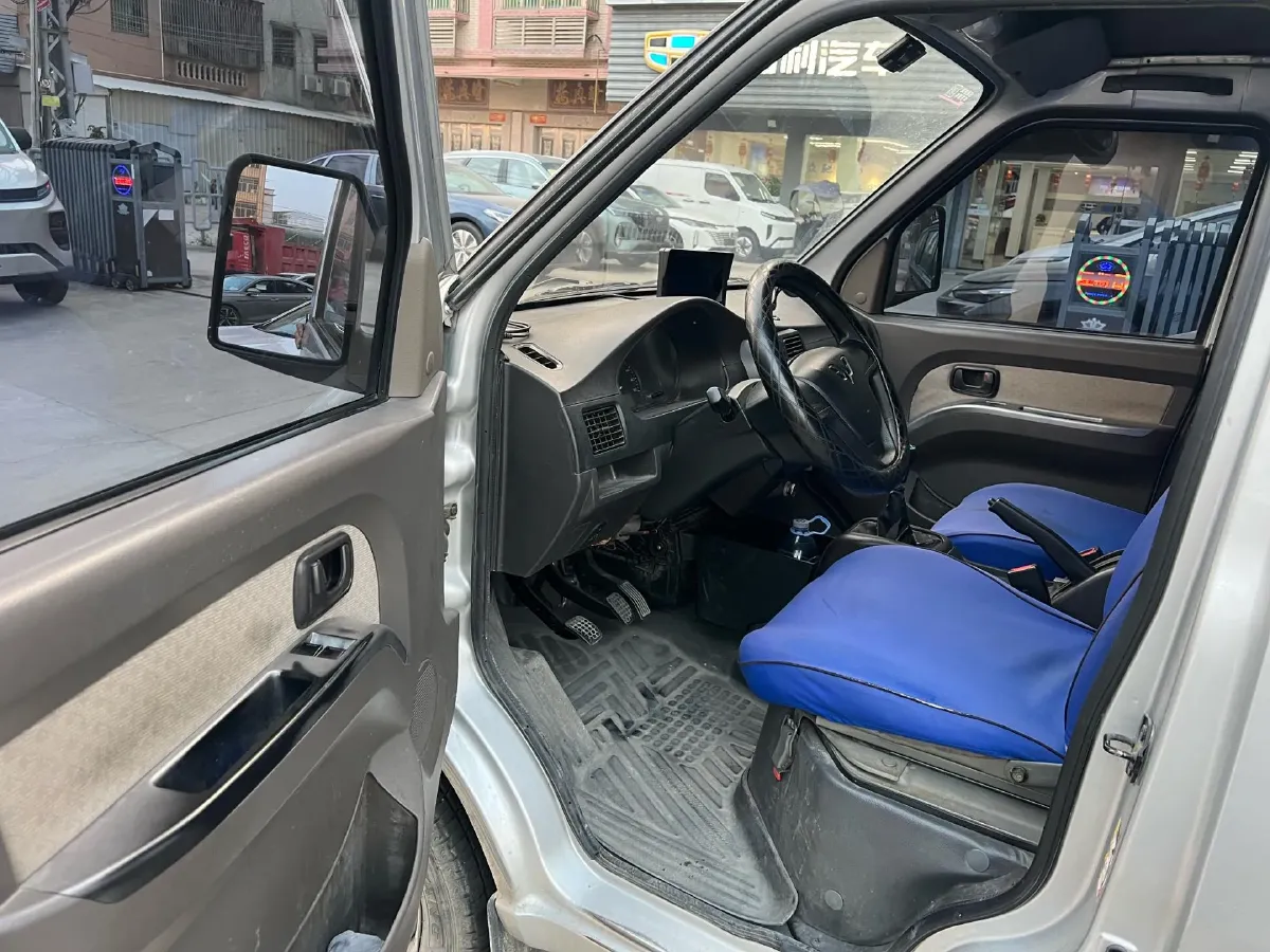 2021 WuLing RongGuang Mini Truck 1.5L 99HP L4 5MT,autocango,china used car exporter,china ev exporter,chinese used car exporter,chinese used ev exporter