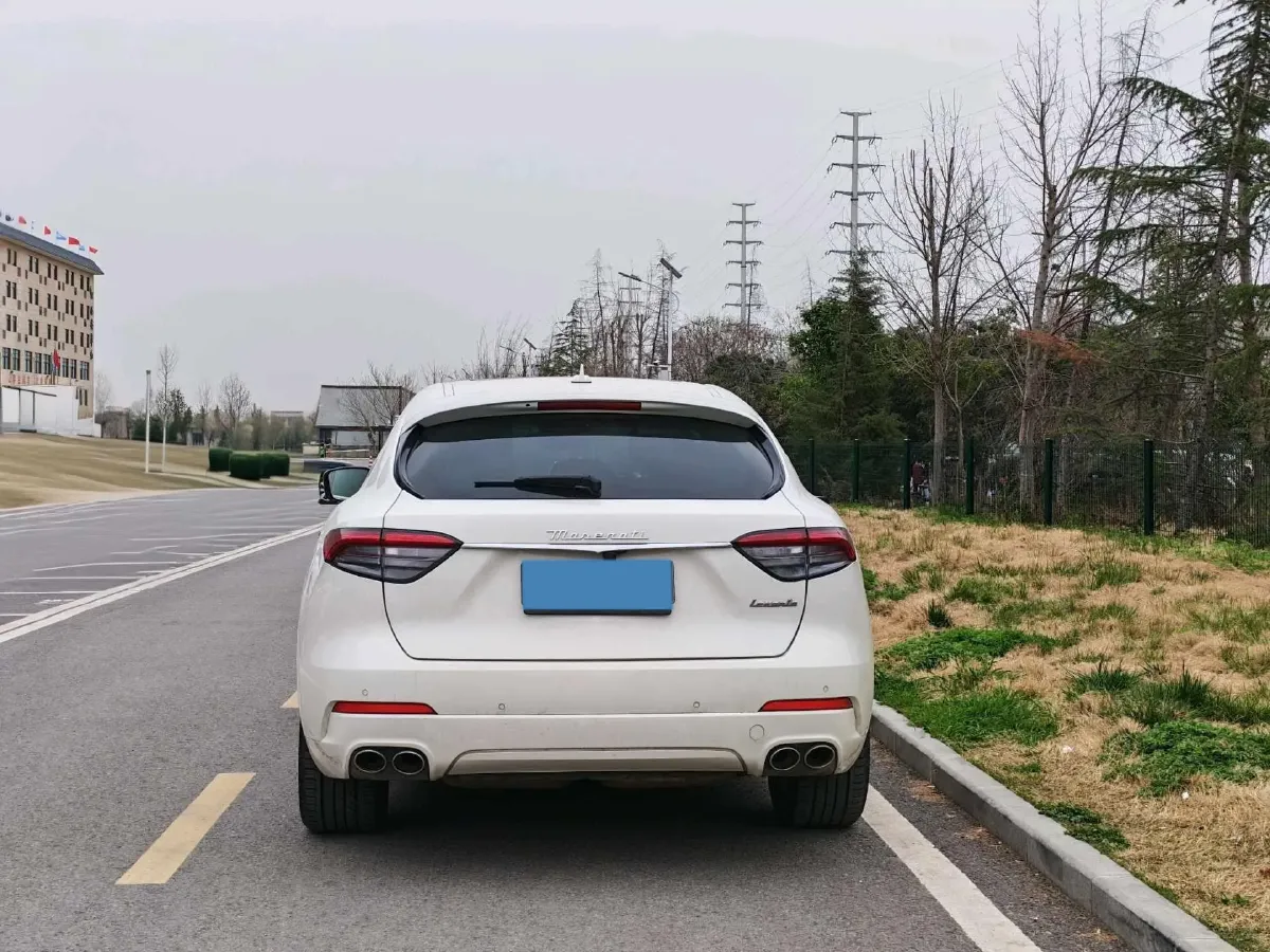 2022 Maserati Levante 2.0T 330HP L4 8AT,autocango,china used car exporter,china ev exporter,chinese used car exporter,chinese used ev exporter
