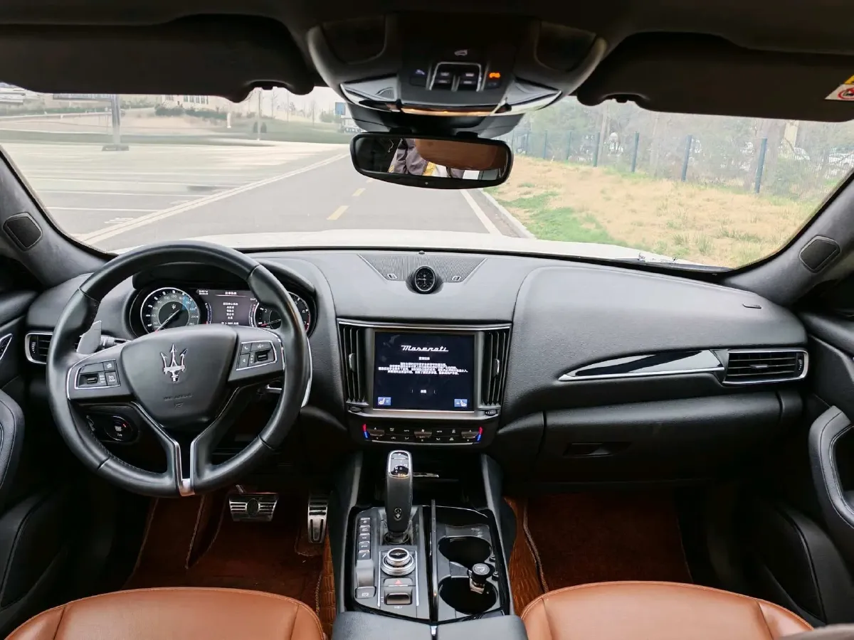 2022 Maserati Levante 2.0T 330HP L4 8AT,autocango,china used car exporter,china ev exporter,chinese used car exporter,chinese used ev exporter