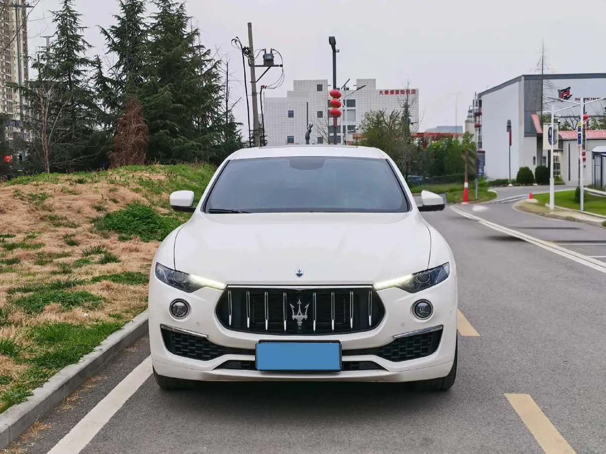 2022 Maserati Levante 2.0T 330HP L4 8AT,autocango,china used car exporter,china ev exporter,chinese used car exporter,chinese used ev exporter