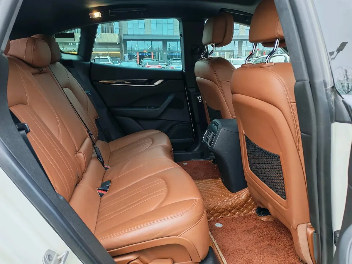 2022 Maserati Levante 2.0T 330HP L4 8AT,autocango,china used car exporter,china ev exporter,chinese used car exporter,chinese used ev exporter