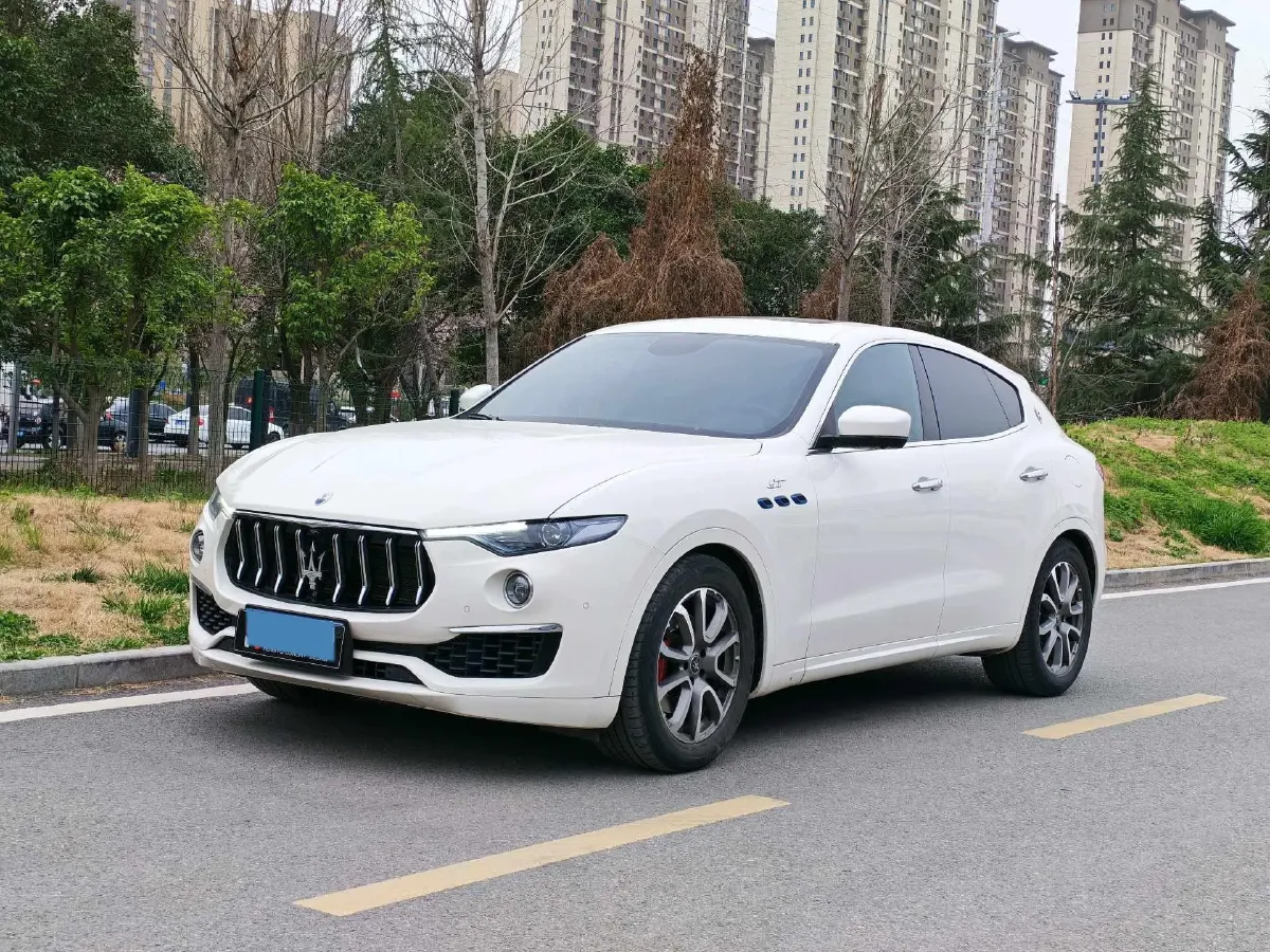 2022 Maserati Levante 2.0T 330HP L4 8AT,autocango,china used car exporter,china ev exporter,chinese used car exporter,chinese used ev exporter