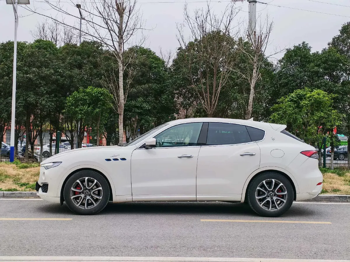 2022 Maserati Levante 2.0T 330HP L4 8AT,autocango,china used car exporter,china ev exporter,chinese used car exporter,chinese used ev exporter