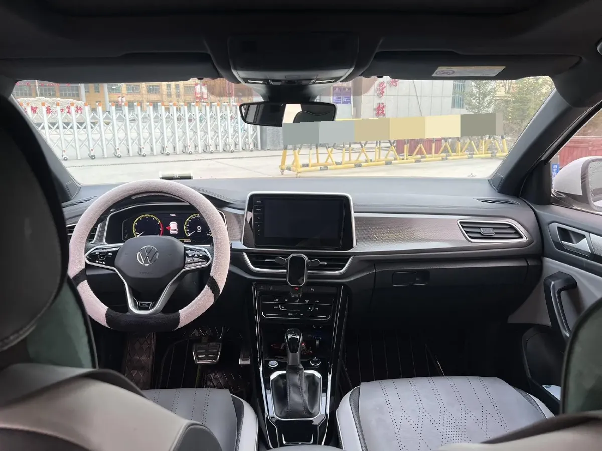 2024 Volkswagen T-Roc 1.5T 160HP L4 7DCT,autocango,china used car exporter,china ev exporter,chinese used car exporter,chinese used ev exporter