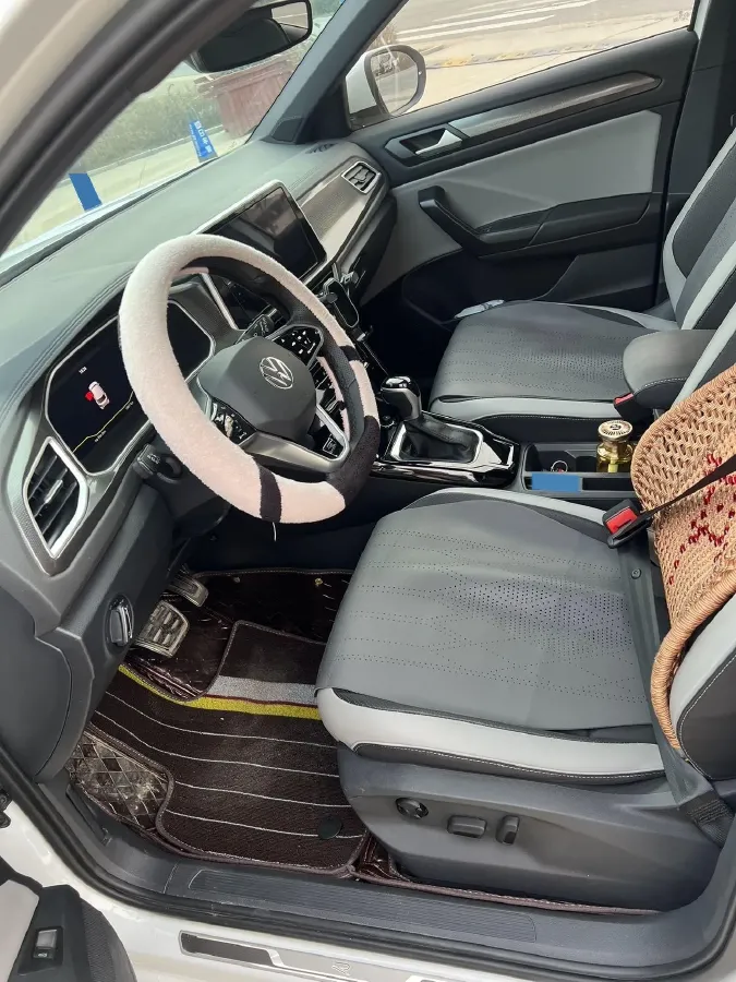 2024 Volkswagen T-Roc 1.5T 160HP L4 7DCT,autocango,china used car exporter,china ev exporter,chinese used car exporter,chinese used ev exporter