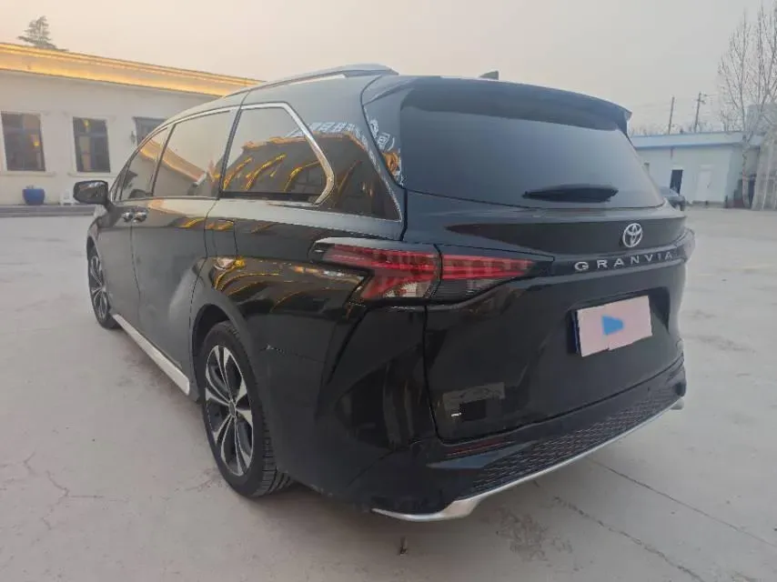 2023 Toyota Granvia 2.5L 189HP L4 E-CVT Hybrid,autocango,china used car exporter,china ev exporter,chinese used car exporter,chinese used ev exporter