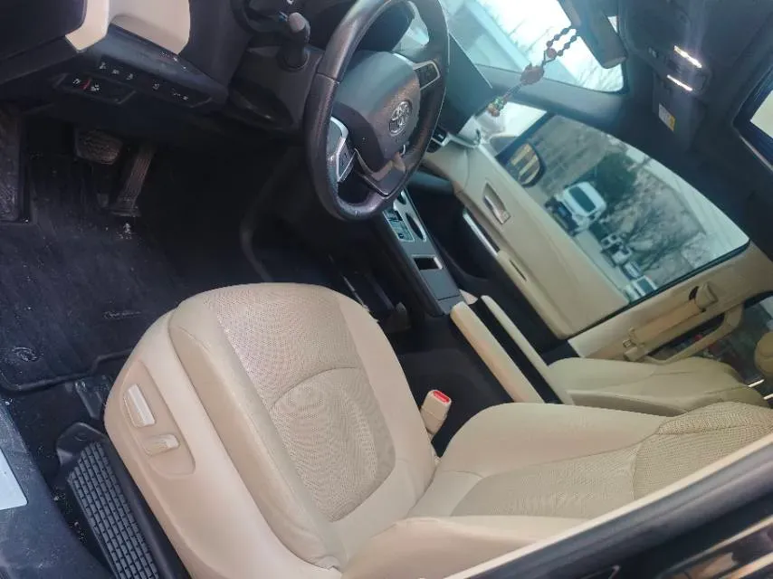 2023 Toyota Granvia 2.5L 189HP L4 E-CVT Hybrid,autocango,china used car exporter,china ev exporter,chinese used car exporter,chinese used ev exporter