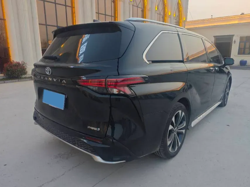 2023 Toyota Granvia 2.5L 189HP L4 E-CVT Hybrid,autocango,china used car exporter,china ev exporter,chinese used car exporter,chinese used ev exporter