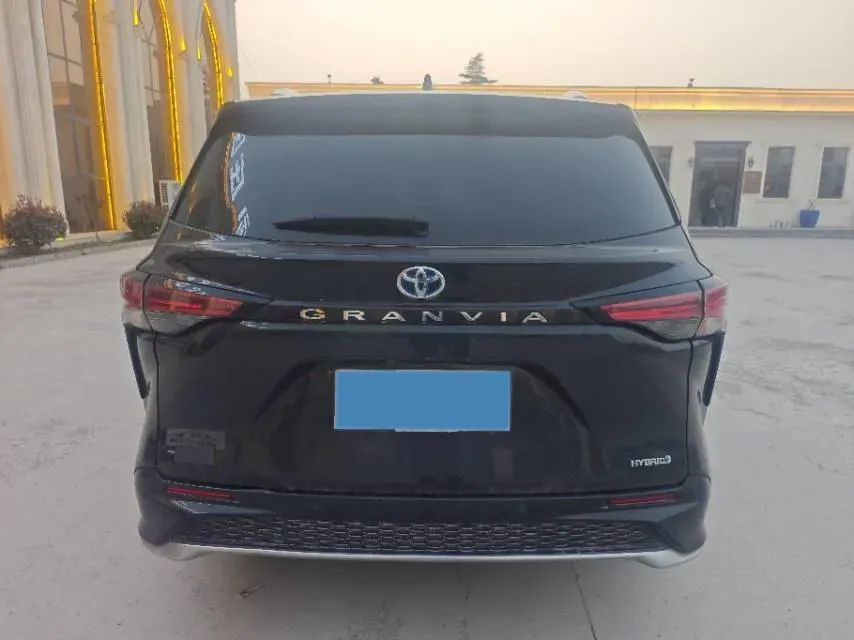 2023 Toyota Granvia 2.5L 189HP L4 E-CVT Hybrid,autocango,china used car exporter,china ev exporter,chinese used car exporter,chinese used ev exporter