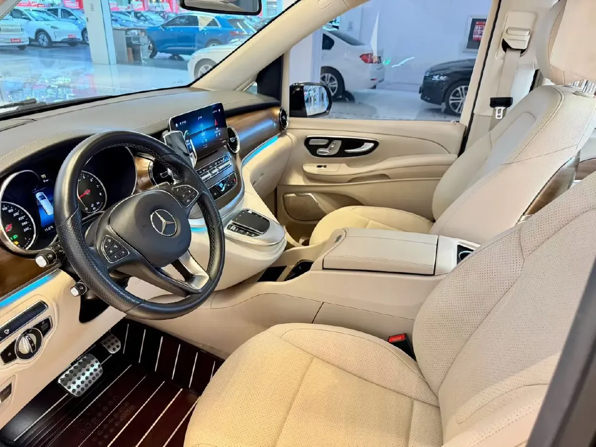 2021 Mercedes-Benz V Class 2.0T 211HP L4 9AT,autocango,china used car exporter,china ev exporter,chinese used car exporter,chinese used ev exporter