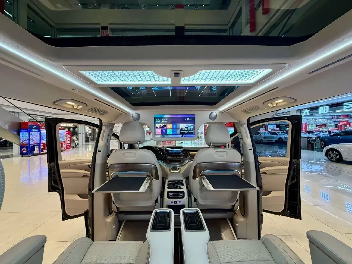 2021 Mercedes-Benz V Class 2.0T 211HP L4 9AT,autocango,china used car exporter,china ev exporter,chinese used car exporter,chinese used ev exporter