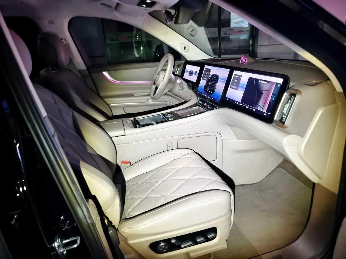 2025 AITO AITO M9 REEV 160HP REEV 52KWH,autocango,china used car exporter,china ev exporter,chinese used car exporter,chinese used ev exporter