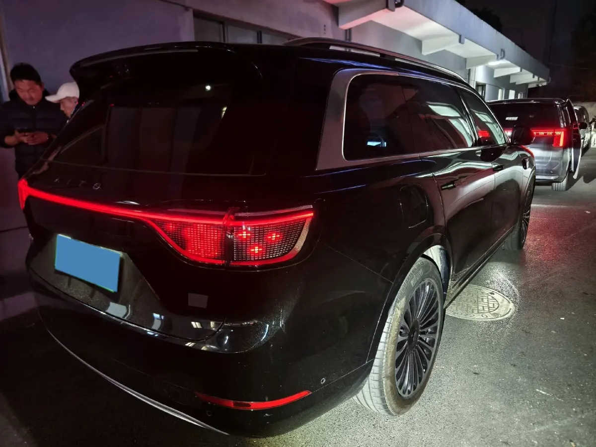 2025 AITO AITO M9 REEV 160HP REEV 52KWH,autocango,china used car exporter,china ev exporter,chinese used car exporter,chinese used ev exporter