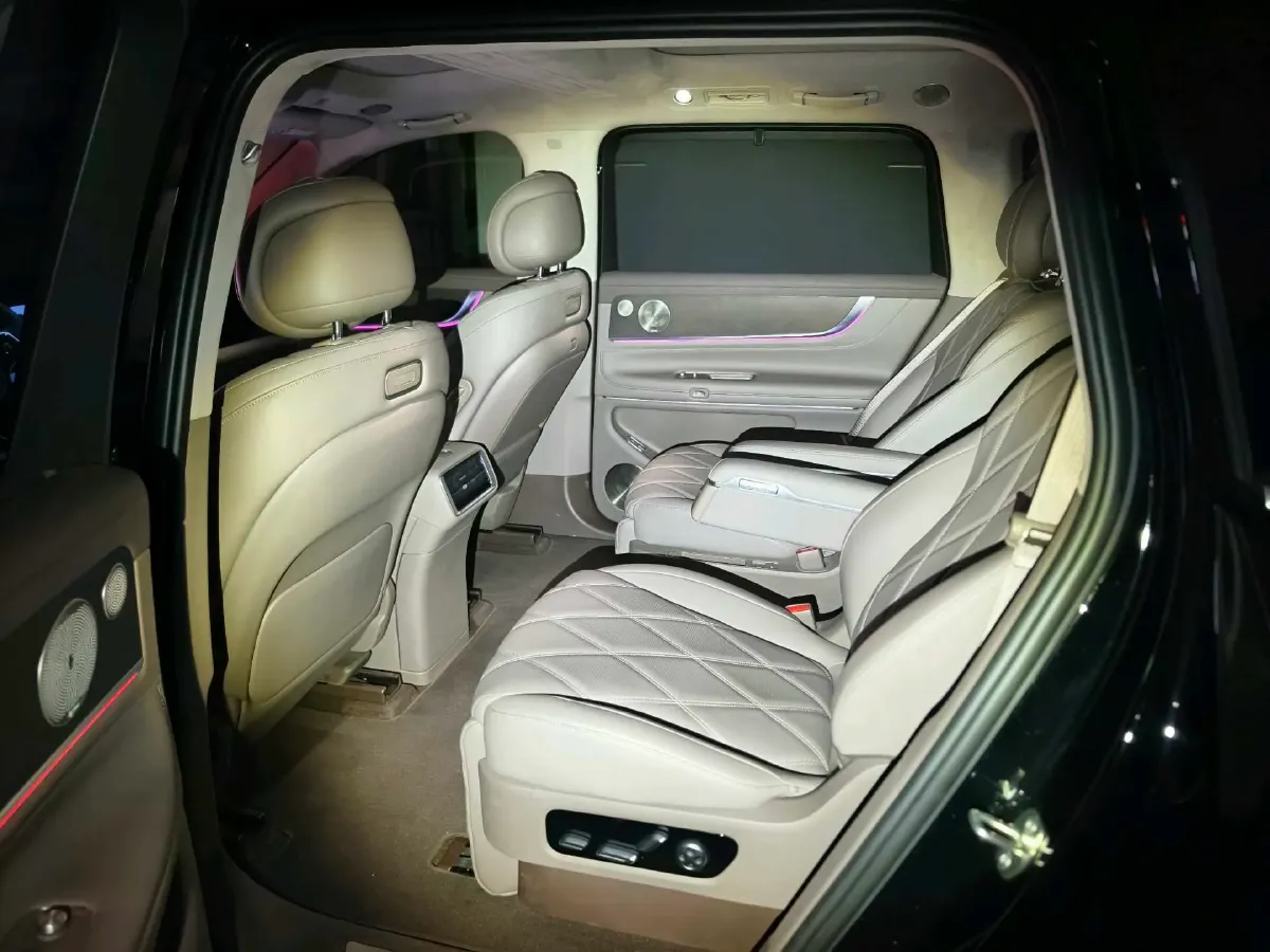 2025 AITO AITO M9 REEV 160HP REEV 52KWH,autocango,china used car exporter,china ev exporter,chinese used car exporter,chinese used ev exporter