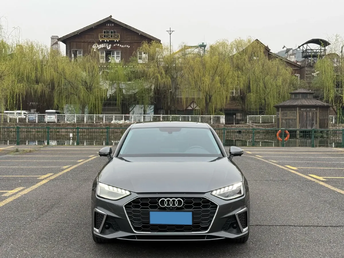 2020 Audi A4L 2.0T 190HP L4 7DCT,autocango,china used car exporter,china ev exporter,chinese used car exporter,chinese used ev exporter
