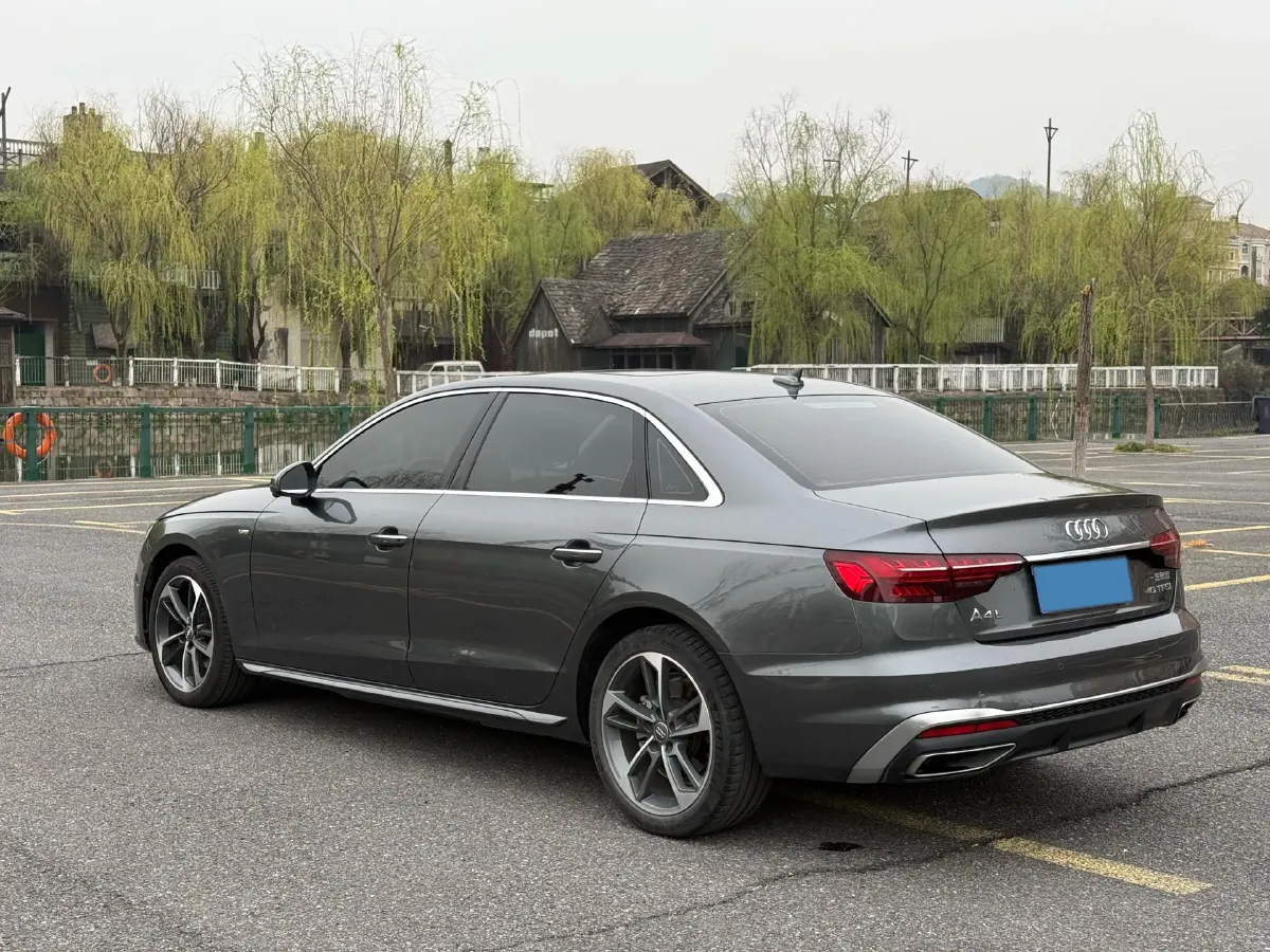 2020 Audi A4L 2.0T 190HP L4 7DCT,autocango,china used car exporter,china ev exporter,chinese used car exporter,chinese used ev exporter