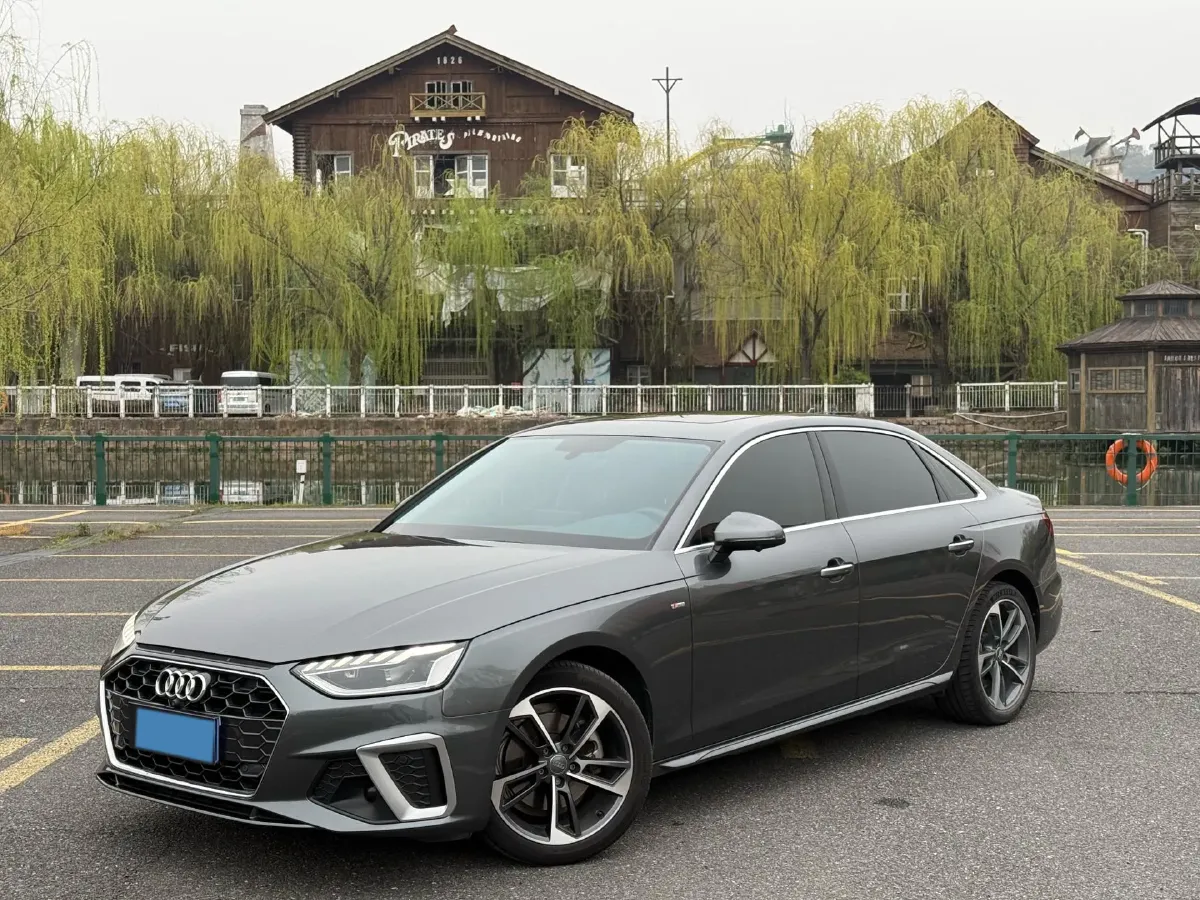 2020 Audi A4L 2.0T 190HP L4 7DCT,autocango,china used car exporter,china ev exporter,chinese used car exporter,chinese used ev exporter