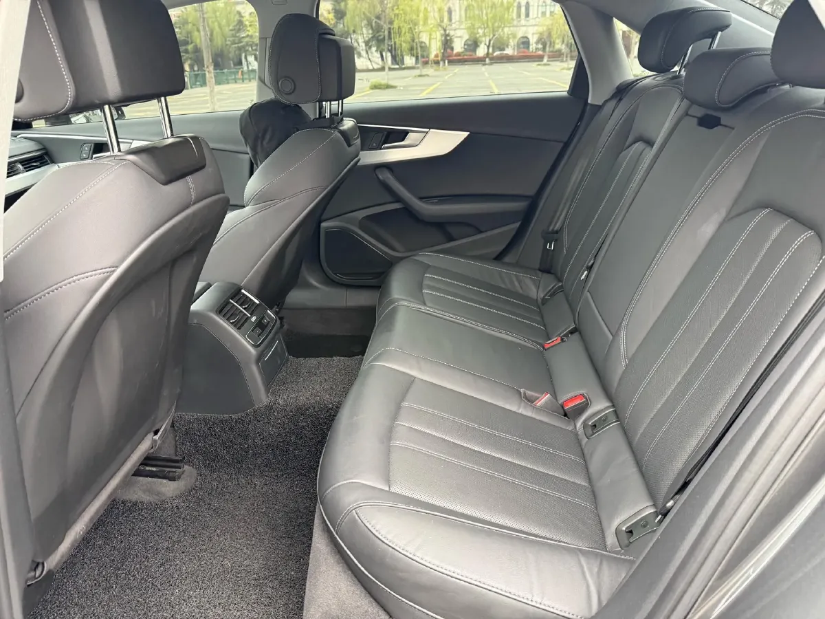 2020 Audi A4L 2.0T 190HP L4 7DCT,autocango,china used car exporter,china ev exporter,chinese used car exporter,chinese used ev exporter