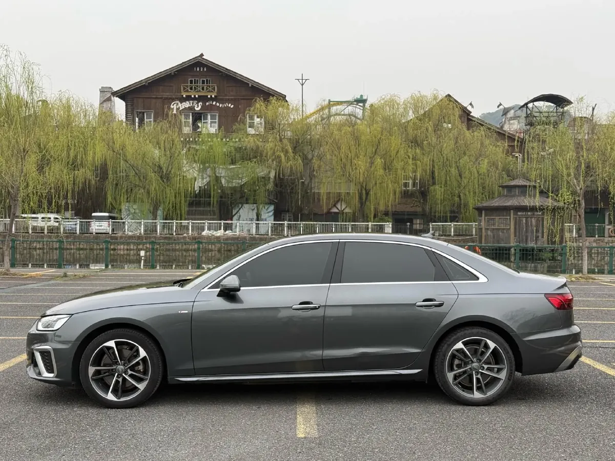 2020 Audi A4L 2.0T 190HP L4 7DCT,autocango,china used car exporter,china ev exporter,chinese used car exporter,chinese used ev exporter