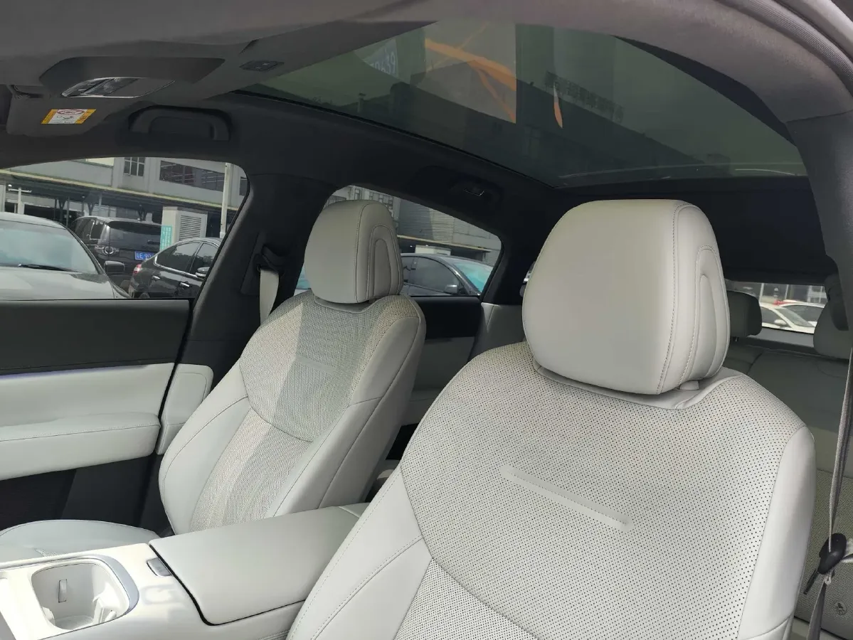 2025 Xpeng G6 BEV 68.5KWH,autocango,china used car exporter,china ev exporter,chinese used car exporter,chinese used ev exporter