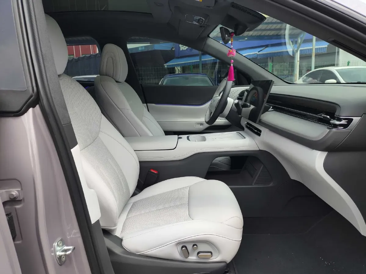 2025 Xpeng G6 BEV 68.5KWH,autocango,china used car exporter,china ev exporter,chinese used car exporter,chinese used ev exporter