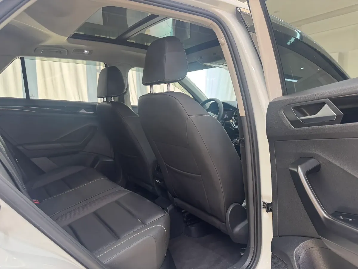 2022 Volkswagen T-Roc 1.4T 150HP L4 7DCT,autocango,china used car exporter,china ev exporter,chinese used car exporter,chinese used ev exporter