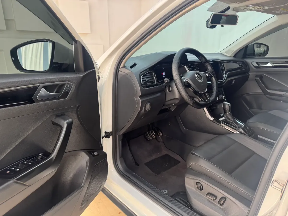 2022 Volkswagen T-Roc 1.4T 150HP L4 7DCT,autocango,china used car exporter,china ev exporter,chinese used car exporter,chinese used ev exporter