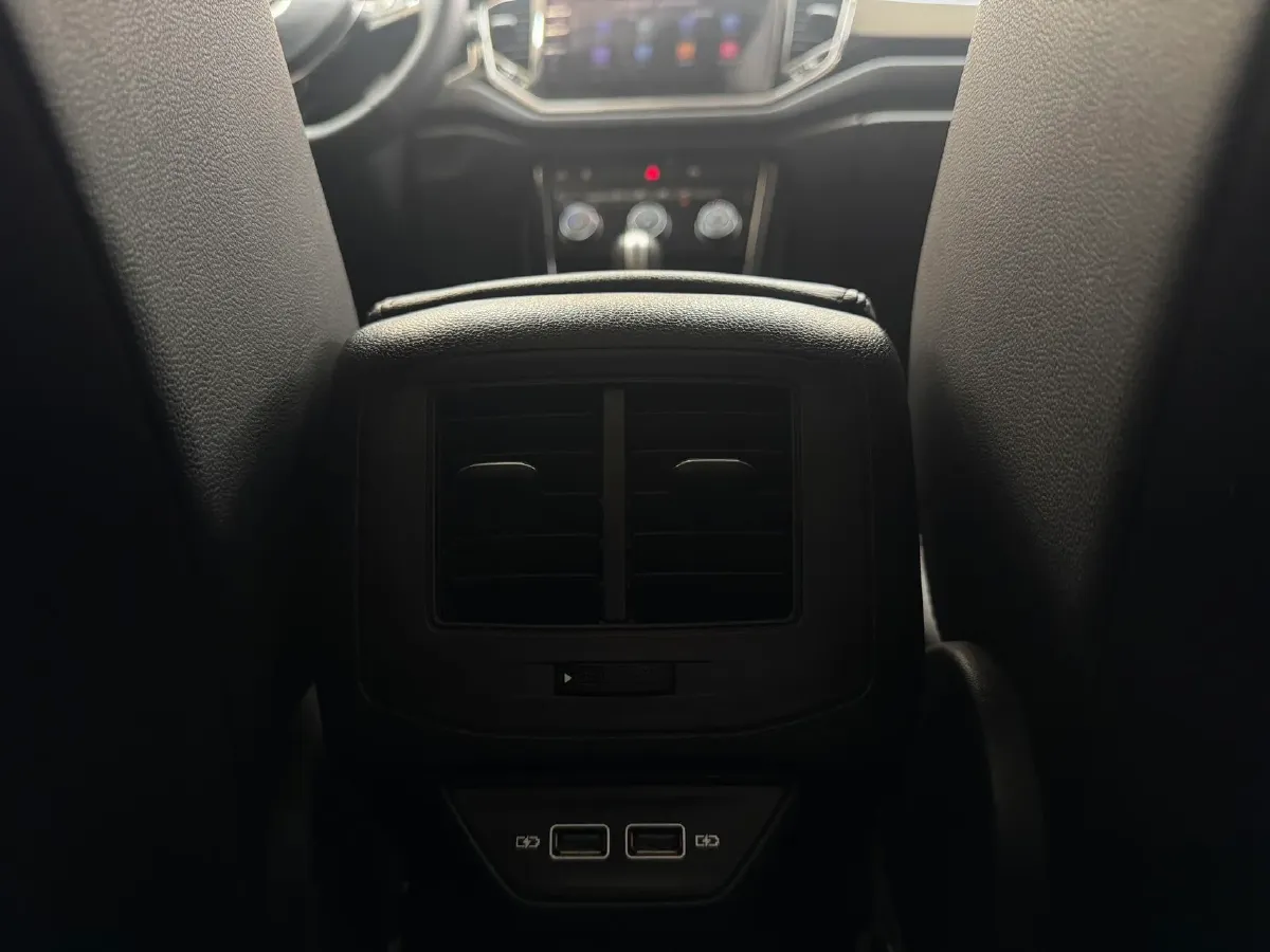 2022 Volkswagen T-Roc 1.4T 150HP L4 7DCT,autocango,china used car exporter,china ev exporter,chinese used car exporter,chinese used ev exporter