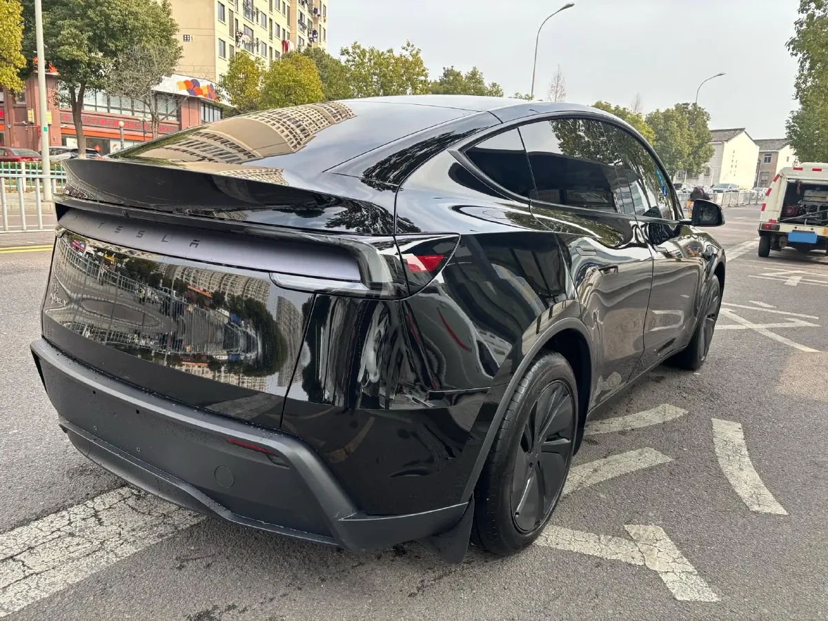 2025 Tesla Model Y BEV 62.5KWH,autocango,china used car exporter,china ev exporter,chinese used car exporter,chinese used ev exporter