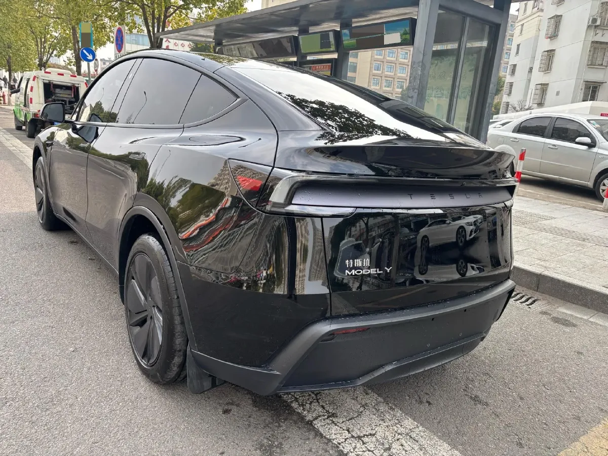 2025 Tesla Model Y BEV 62.5KWH,autocango,china used car exporter,china ev exporter,chinese used car exporter,chinese used ev exporter