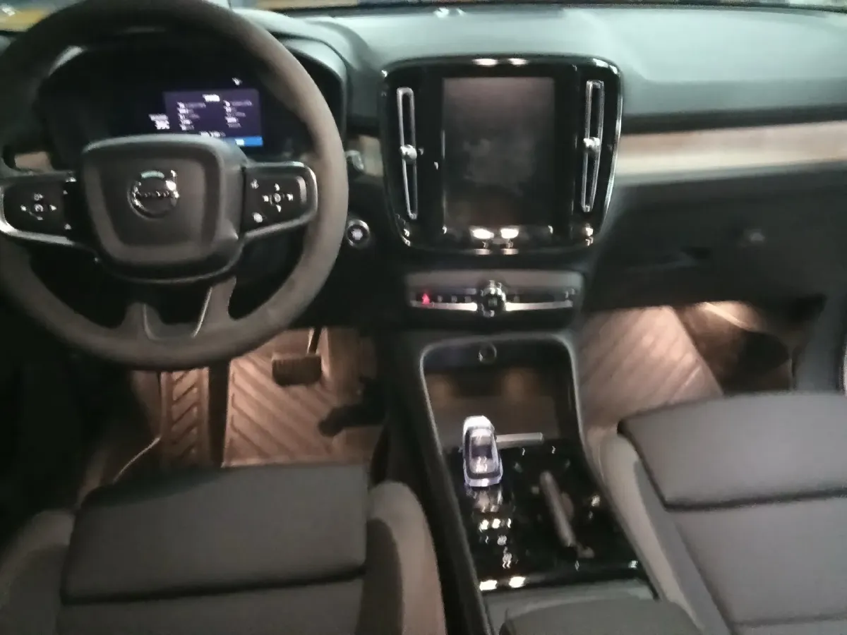 2023 Volvo XC40 2.0T 163HP L4 7DCT,autocango,china used car exporter,china ev exporter,chinese used car exporter,chinese used ev exporter