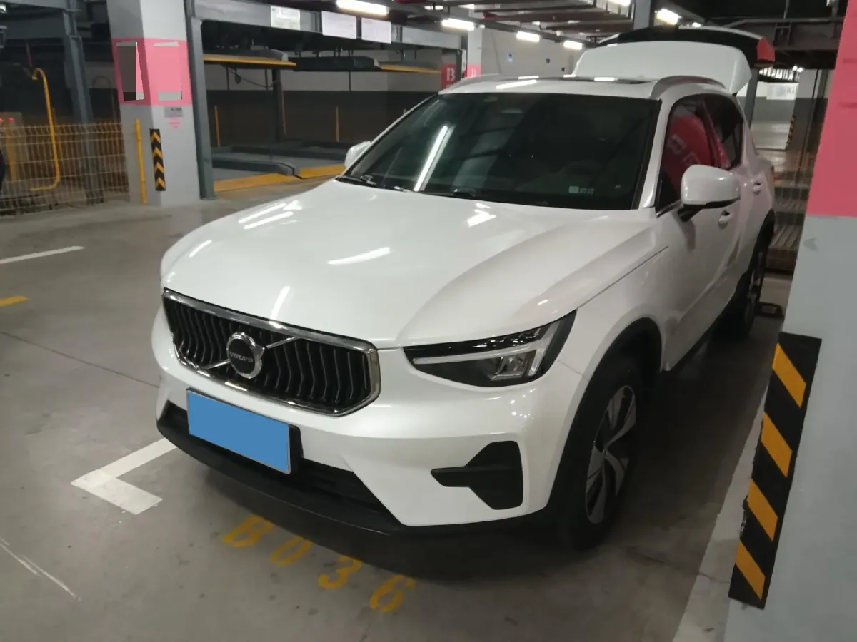 2023 Volvo XC40 2.0T 163HP L4 7DCT,autocango,china used car exporter,china ev exporter,chinese used car exporter,chinese used ev exporter