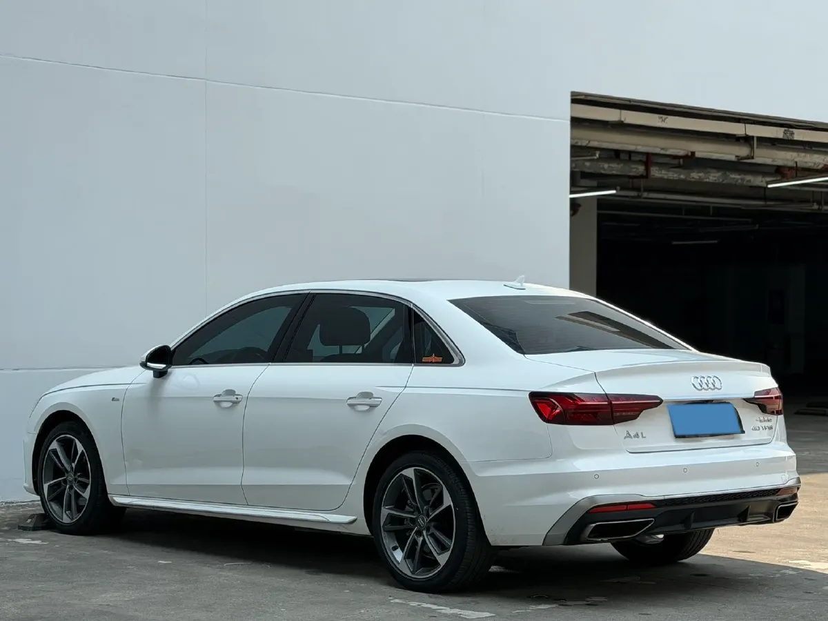 2020 Audi A4L 2.0T 190HP L4 7DCT,autocango,china used car exporter,china ev exporter,chinese used car exporter,chinese used ev exporter