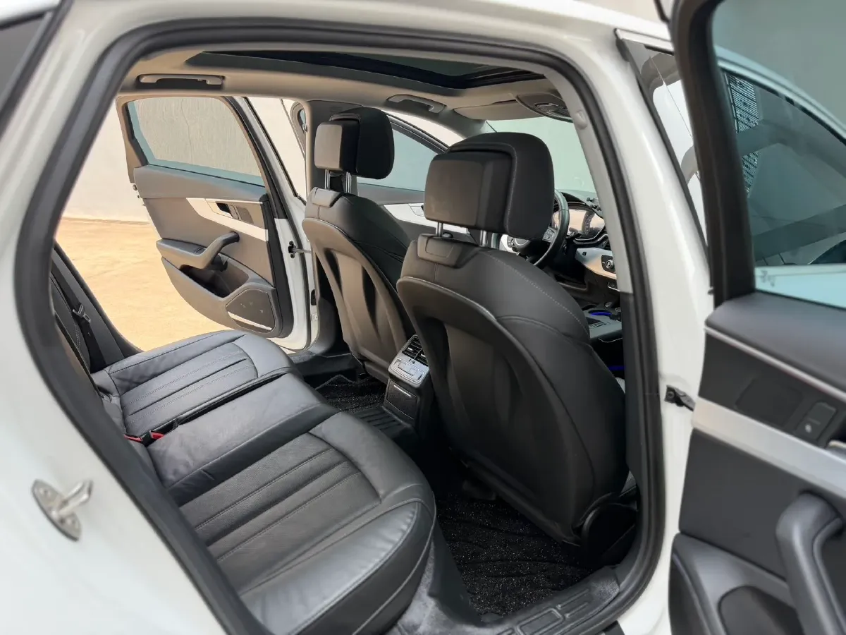 2020 Audi A4L 2.0T 190HP L4 7DCT,autocango,china used car exporter,china ev exporter,chinese used car exporter,chinese used ev exporter