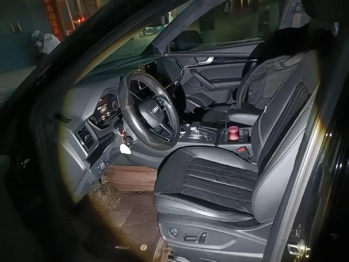 2020 Audi Q5L 2.0T 190HP L4 7DCT,autocango,china used car exporter,china ev exporter,chinese used car exporter,chinese used ev exporter