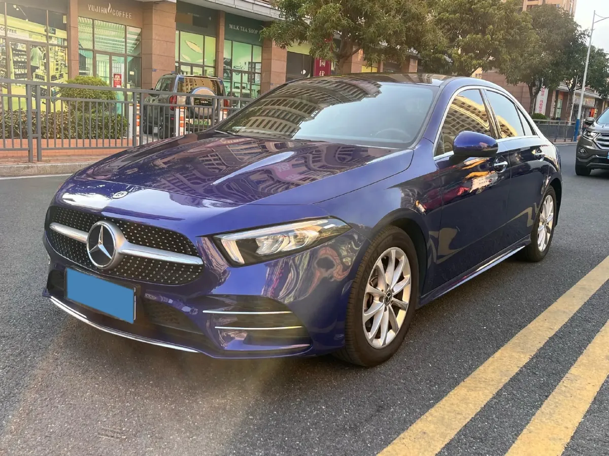 2021 Mercedes-Benz A Class 1.3T 163HP L4 7DCT,autocango,china used car exporter,china ev exporter,chinese used car exporter,chinese used ev exporter