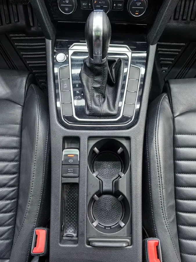 2019 Volkswagen Magotan 2.0T 186HP L4 7DCT,autocango,china used car exporter,china ev exporter,chinese used car exporter,chinese used ev exporter