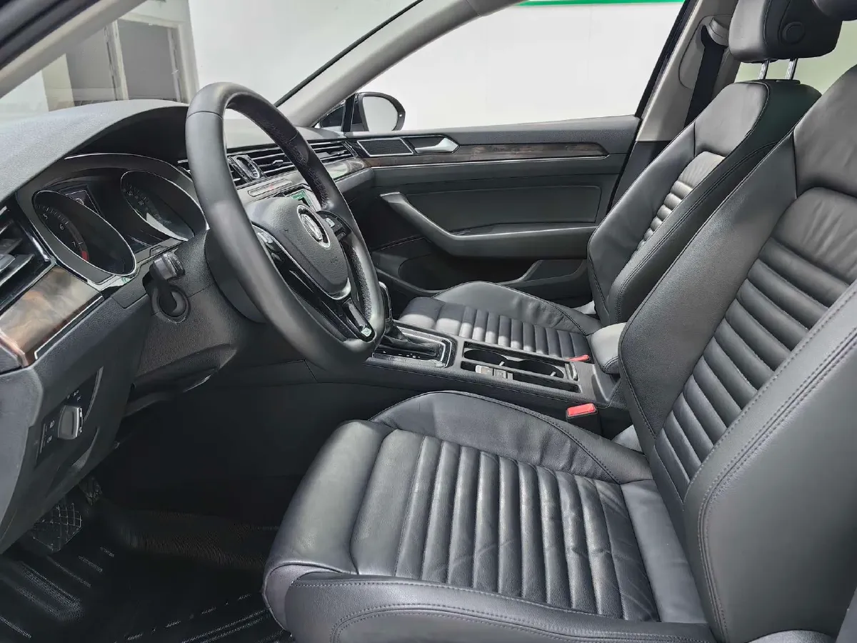 2019 Volkswagen Magotan 2.0T 186HP L4 7DCT,autocango,china used car exporter,china ev exporter,chinese used car exporter,chinese used ev exporter