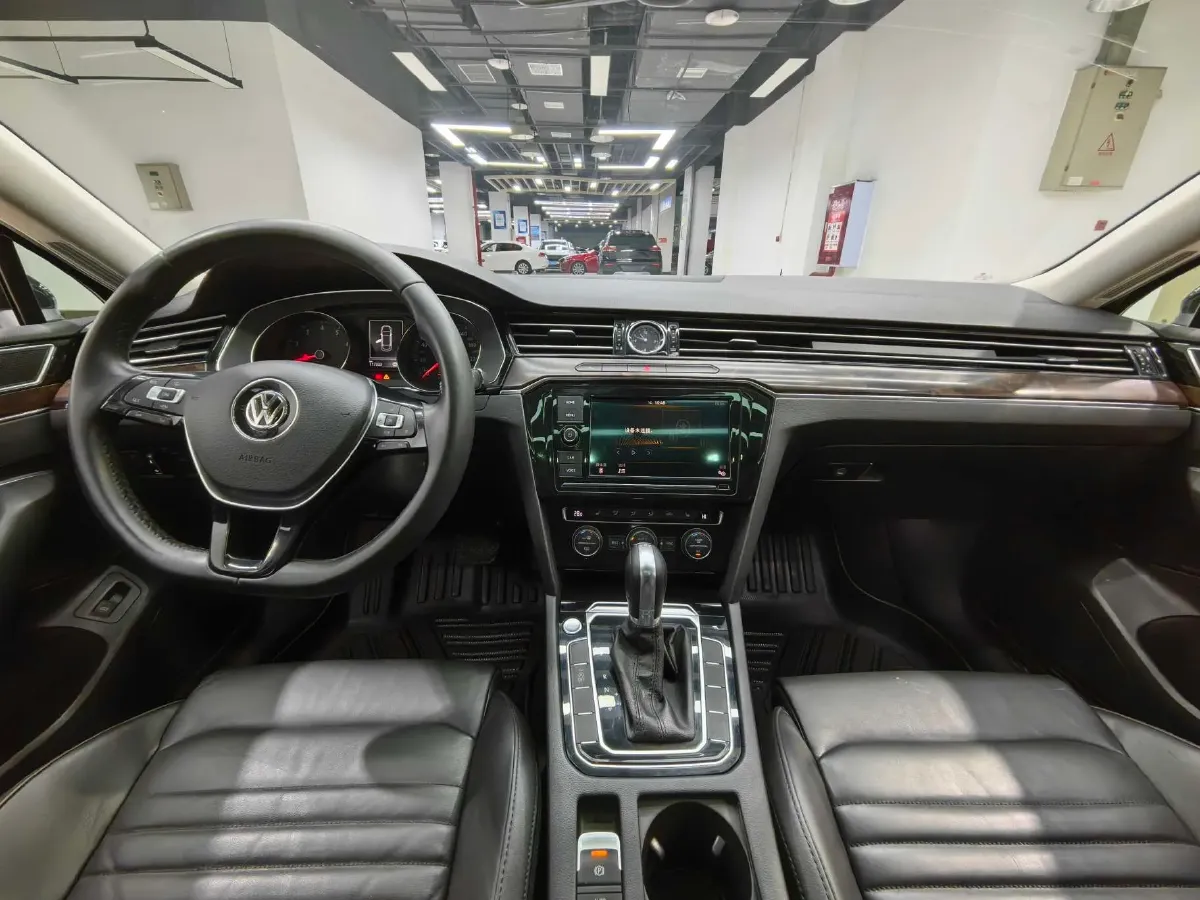 2019 Volkswagen Magotan 2.0T 186HP L4 7DCT,autocango,china used car exporter,china ev exporter,chinese used car exporter,chinese used ev exporter