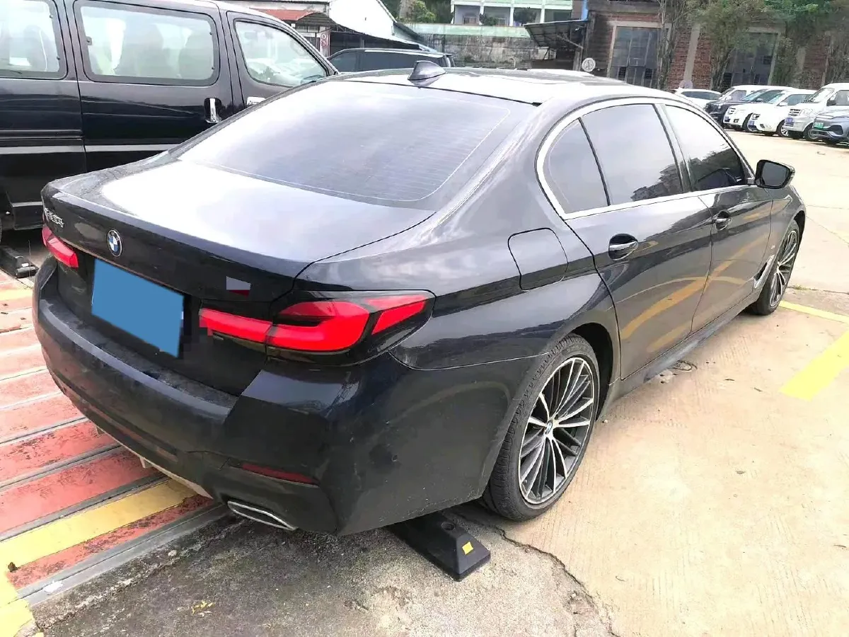 2023 BMW 5 Series 2.0T 245HP L4 8AT,autocango,china used car exporter,china ev exporter,chinese used car exporter,chinese used ev exporter