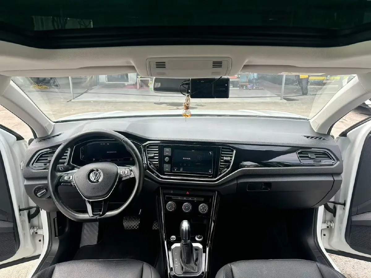 2020 Volkswagen T-Roc 1.4T 150HP L4 7DCT,autocango,china used car exporter,china ev exporter,chinese used car exporter,chinese used ev exporter