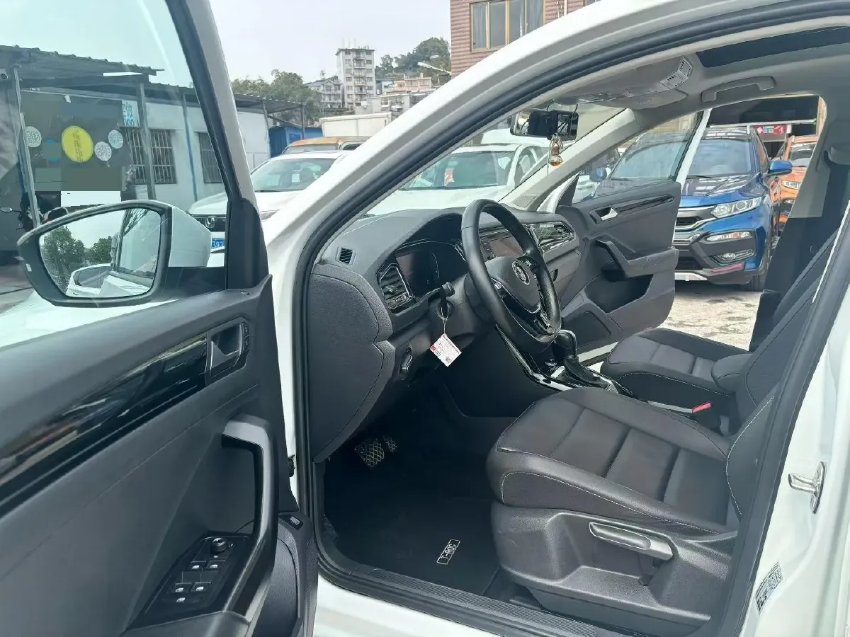 2020 Volkswagen T-Roc 1.4T 150HP L4 7DCT,autocango,china used car exporter,china ev exporter,chinese used car exporter,chinese used ev exporter