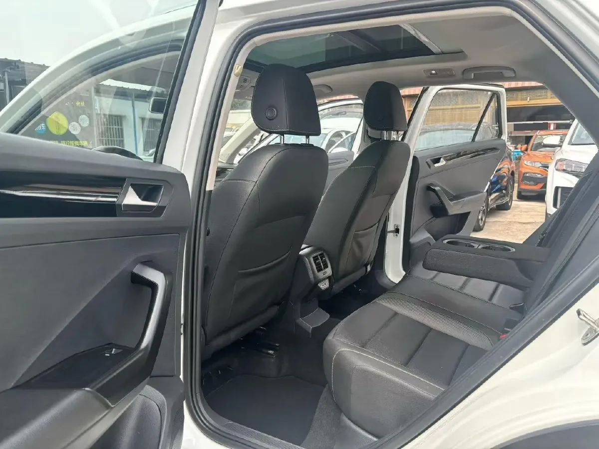 2020 Volkswagen T-Roc 1.4T 150HP L4 7DCT,autocango,china used car exporter,china ev exporter,chinese used car exporter,chinese used ev exporter