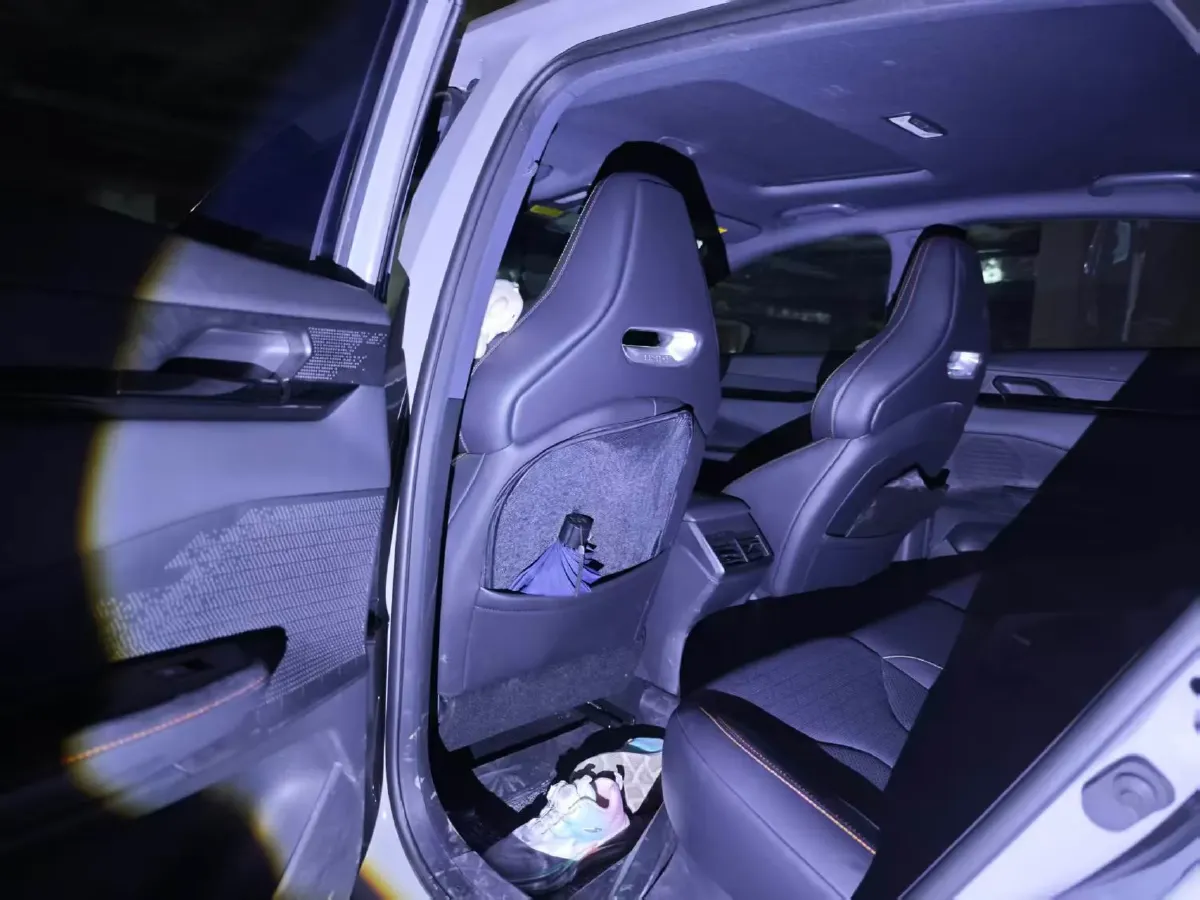 2022 ChangAn UNI-V 2.0T 233HP L4 8AT,autocango,china used car exporter,china ev exporter,chinese used car exporter,chinese used ev exporter