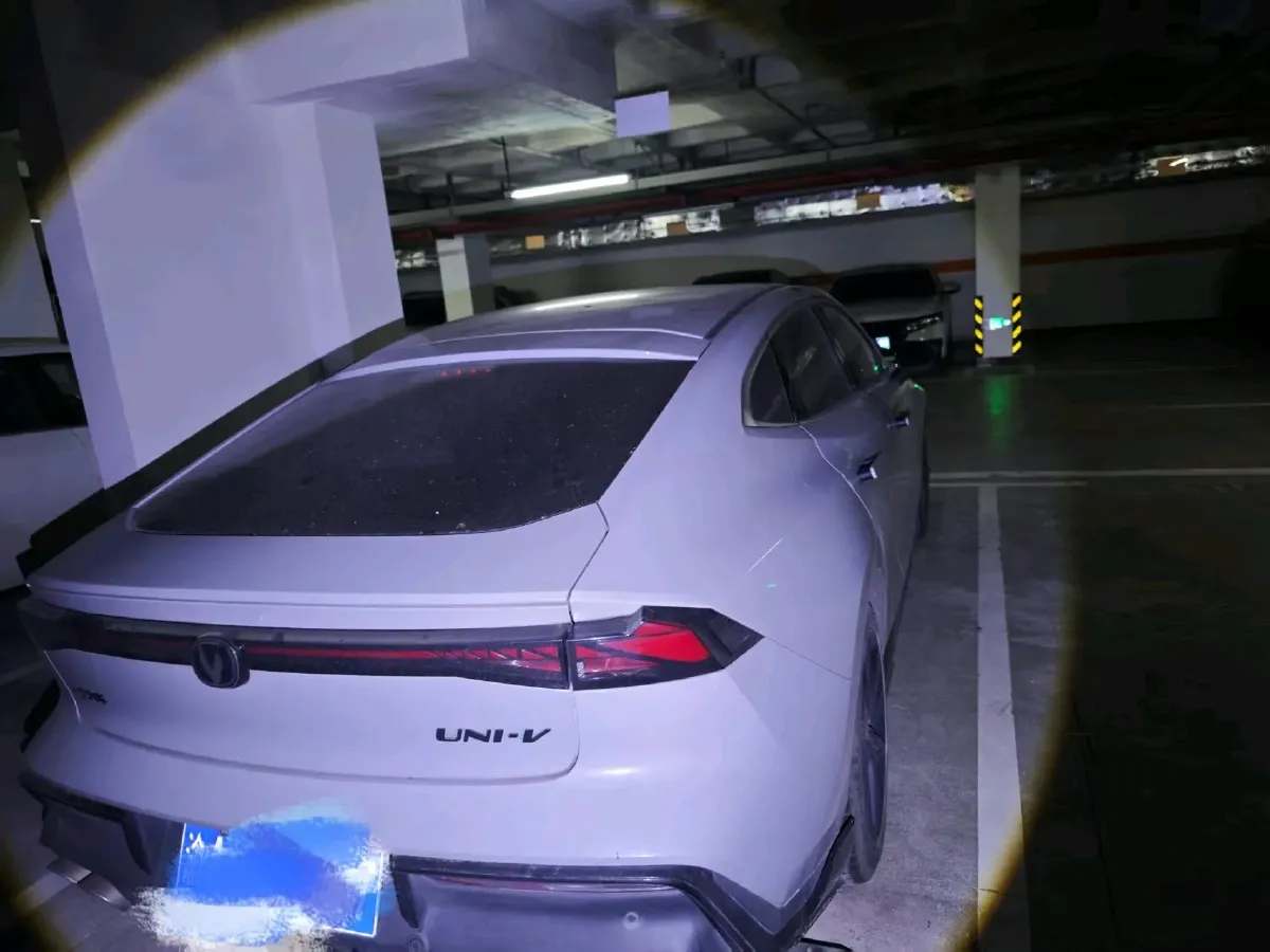 2022 ChangAn UNI-V 2.0T 233HP L4 8AT,autocango,china used car exporter,china ev exporter,chinese used car exporter,chinese used ev exporter