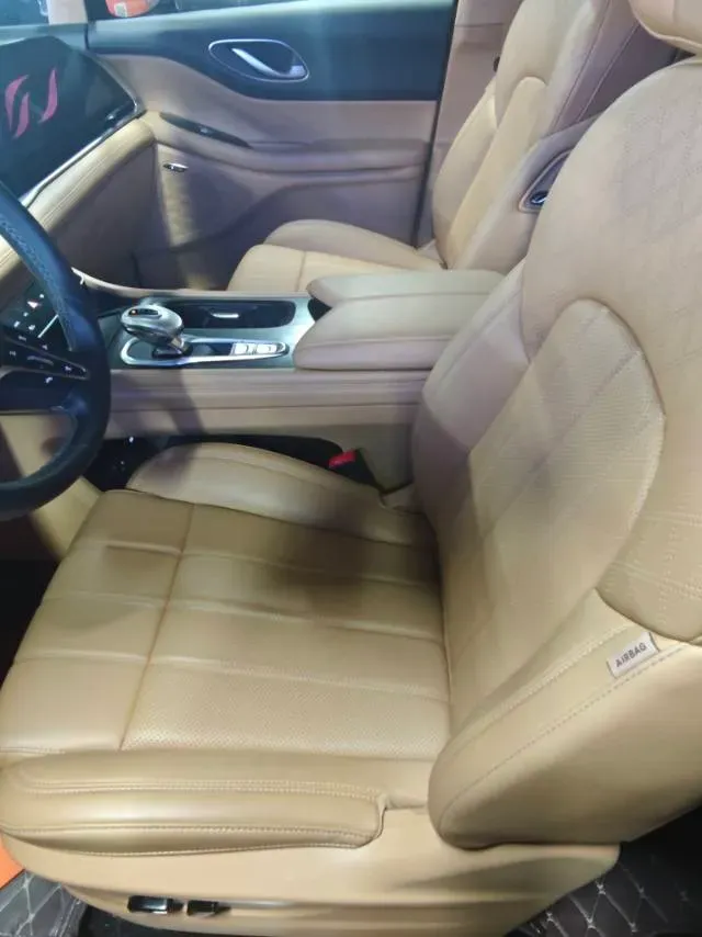 2025 Voyah Dream BEV 108.7KWH,autocango,china used car exporter,china ev exporter,chinese used car exporter,chinese used ev exporter