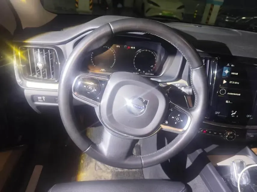 2022 Volvo S60 2.0T 197HP L4 8AT,autocango,china used car exporter,china ev exporter,chinese used car exporter,chinese used ev exporter