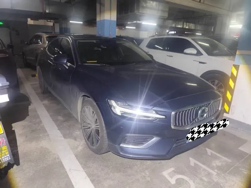 2022 Volvo S60 2.0T 197HP L4 8AT,autocango,china used car exporter,china ev exporter,chinese used car exporter,chinese used ev exporter