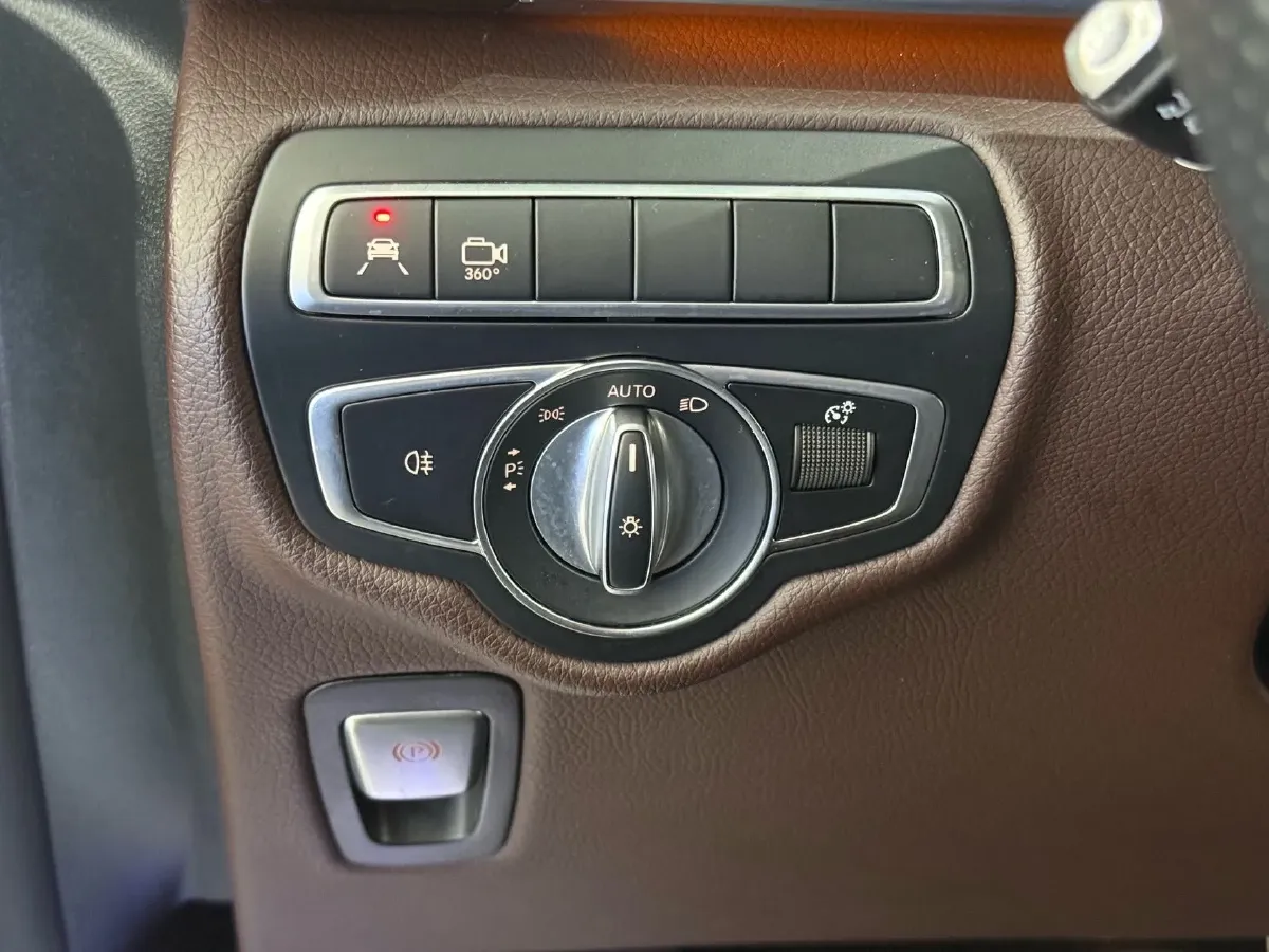 2022 Mercedes-Benz V Class 2.0T 211HP L4 9AT,autocango,china used car exporter,china ev exporter,chinese used car exporter,chinese used ev exporter